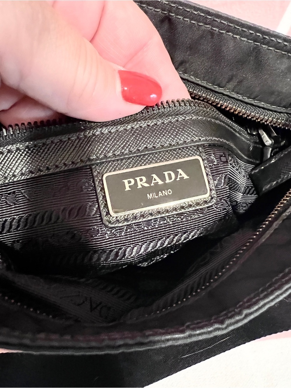 Prada⭐️⭐️Black Nylon Messenger Bag with Adjustable Prada embossed Strap! Offers! - Picture 6 of 8